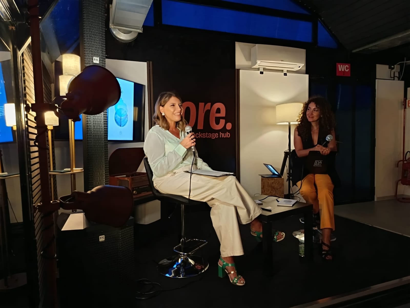 Presentazione del libro Minimo immenso di Sara Secondino, con l'autrice in conversazione sul palco